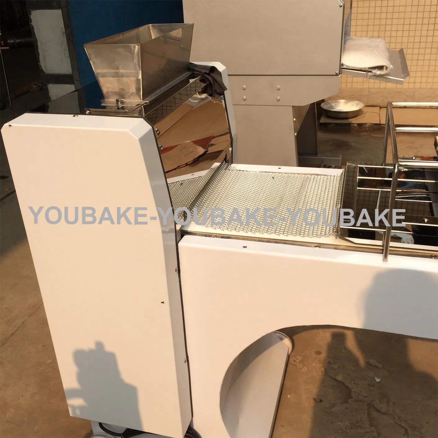 Compact Mini Bakery Toast Moulder for Efficient Baking