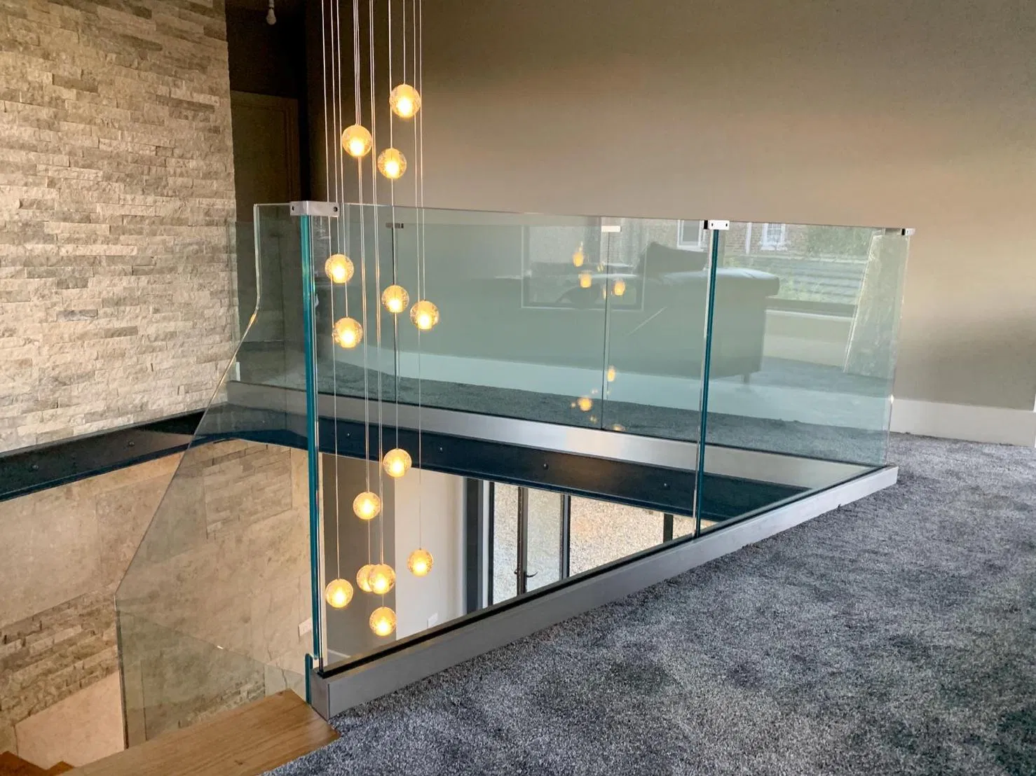 High Quality 4.38mm-43.20mm Clear/Colored/Shaped/Flat/Bent Building Glass/ Safety Glass / Tempered Laminated Glas for Rail/Fence/Balsutrade/Stairs