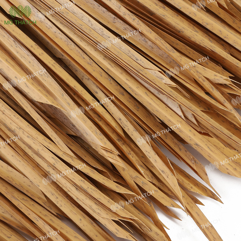 Anti UV Synthetic Thatch Straw Roll Fireproof Artificial Thatch Roll for Beach Resort Hotel Roof Decoration