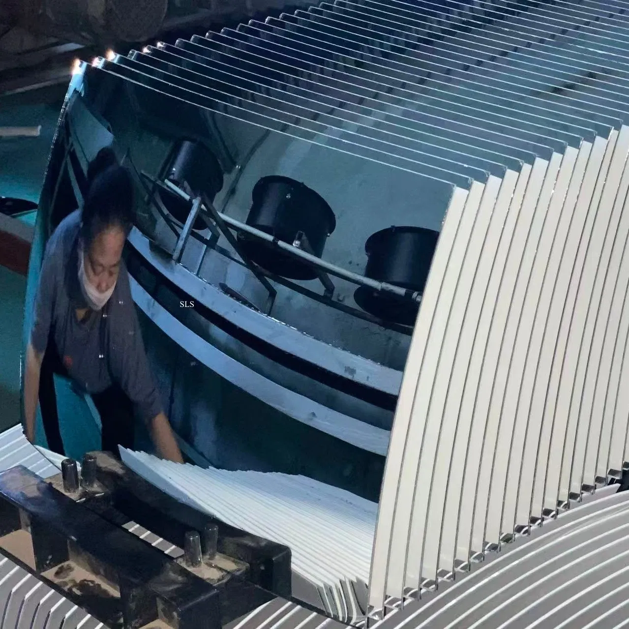 Изогнутое алюминиевое зеркало для автомобиля и мотоцикла