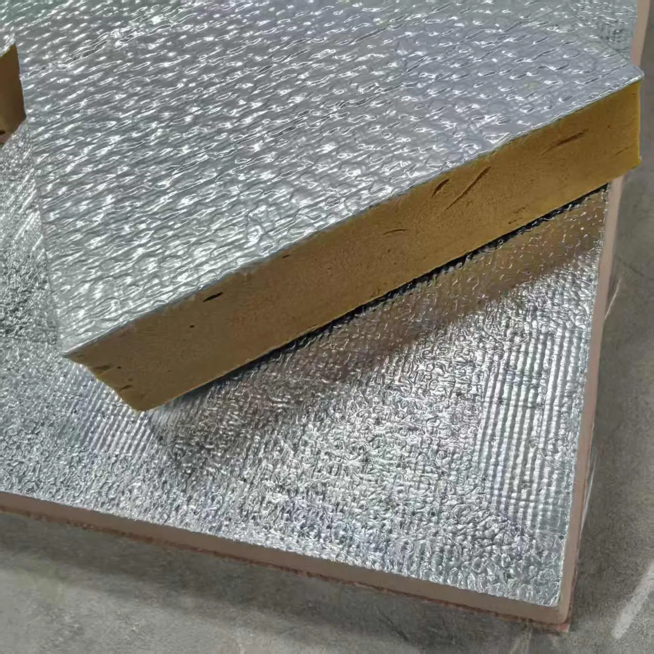 Fireproof Heat Reflect Aluminum Foil Coated Fiberglass Building Material Aluglass Thermal Insulation Alu Foil Facing Aluglass Fabric