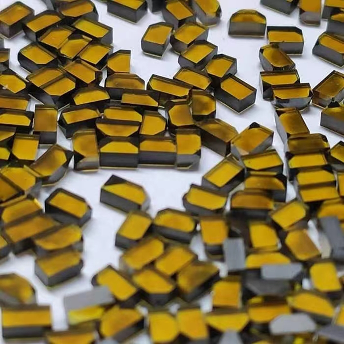 Желтые крупные синтетические алмазы для инструментов