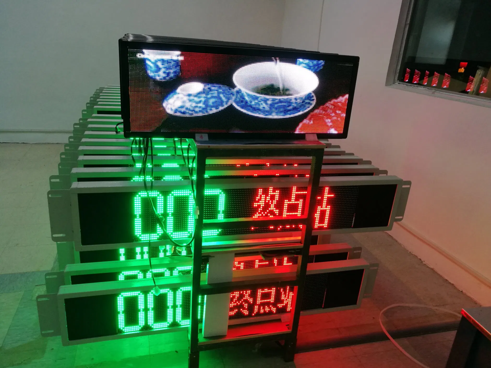 Quality White Text Semi-Outdoor P12mm Bus LED Display (7*96)