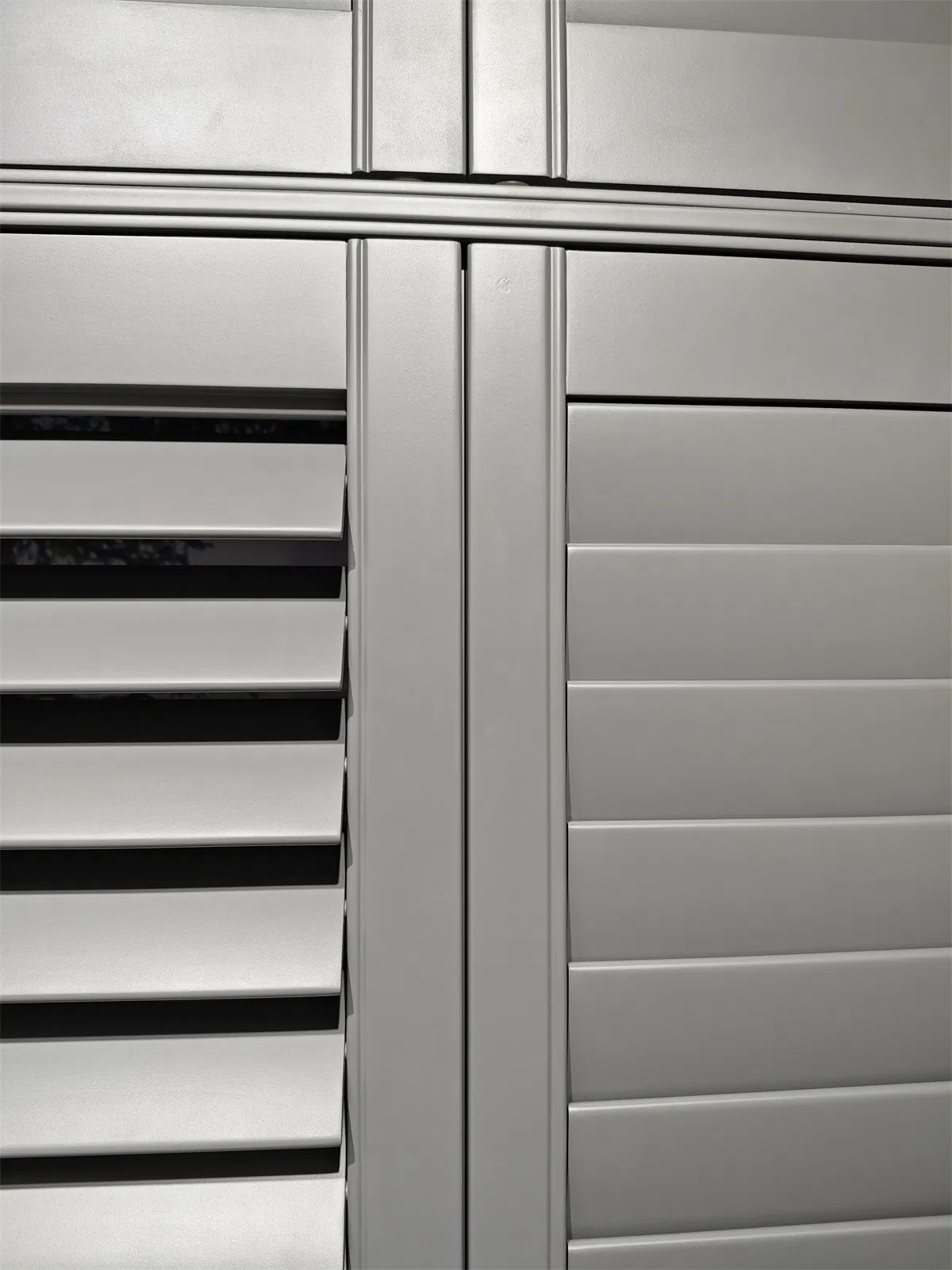 Factory Price Heat Insulation Paulownia/Basswood Solid Wood Interior Door Doors and Windows Plantation Shutters