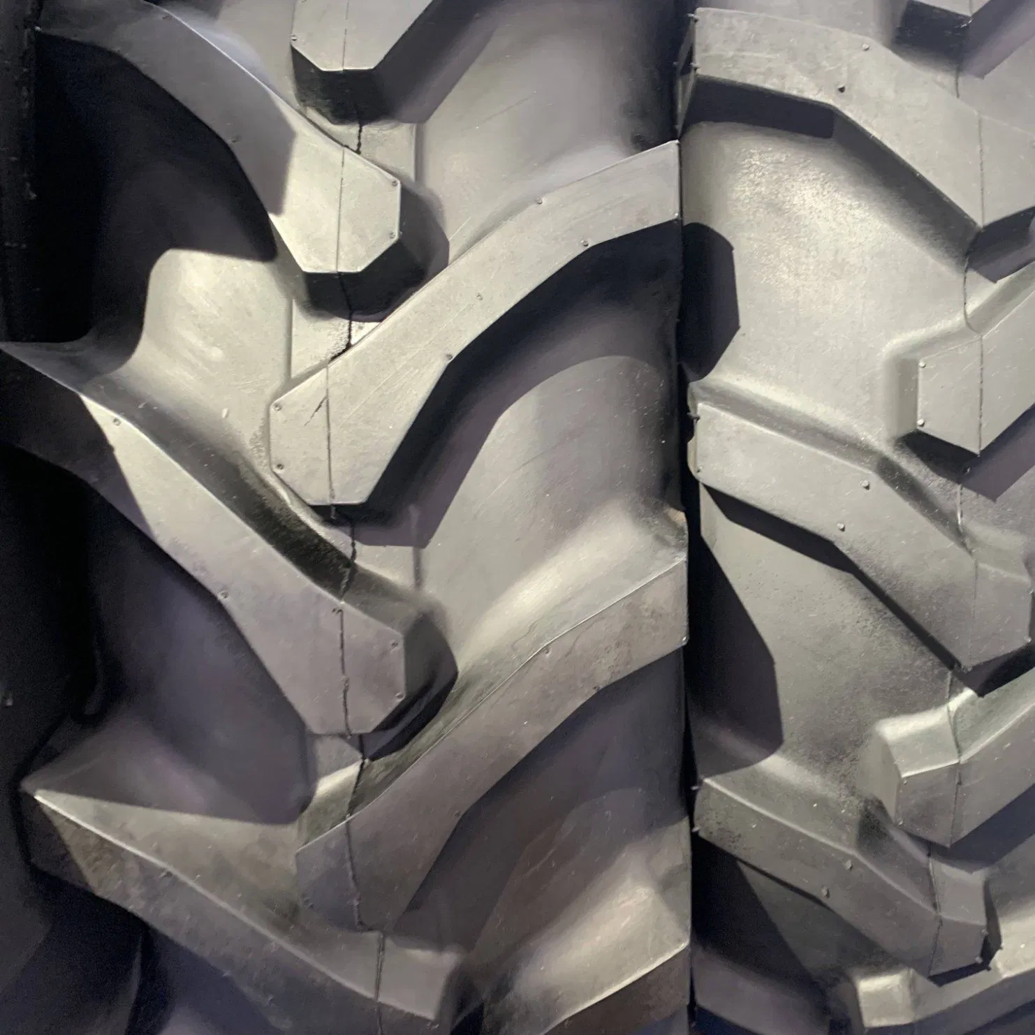 Радиальная бескамерная тракторная шина AG