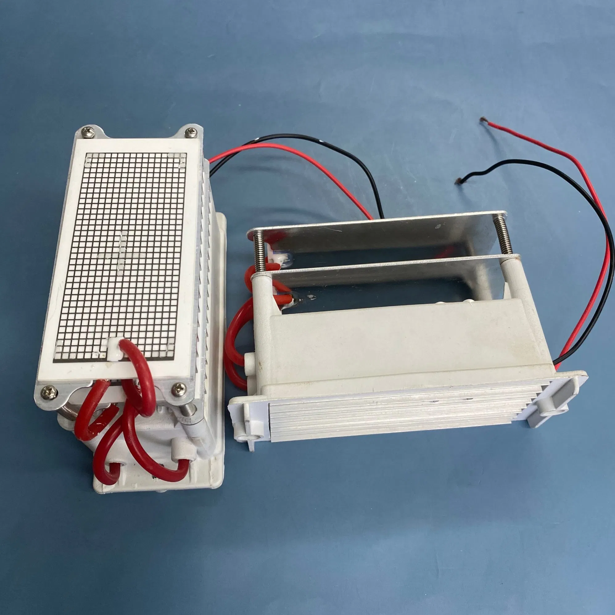 Industrial International Standard 110V 5g/H Ozone Ceramic Sterilizing Purifier Generator
