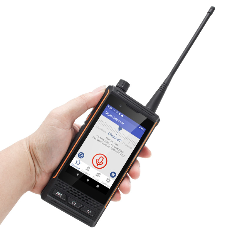 Рация Uniwa P4 с двумя камерами и 4G LTE