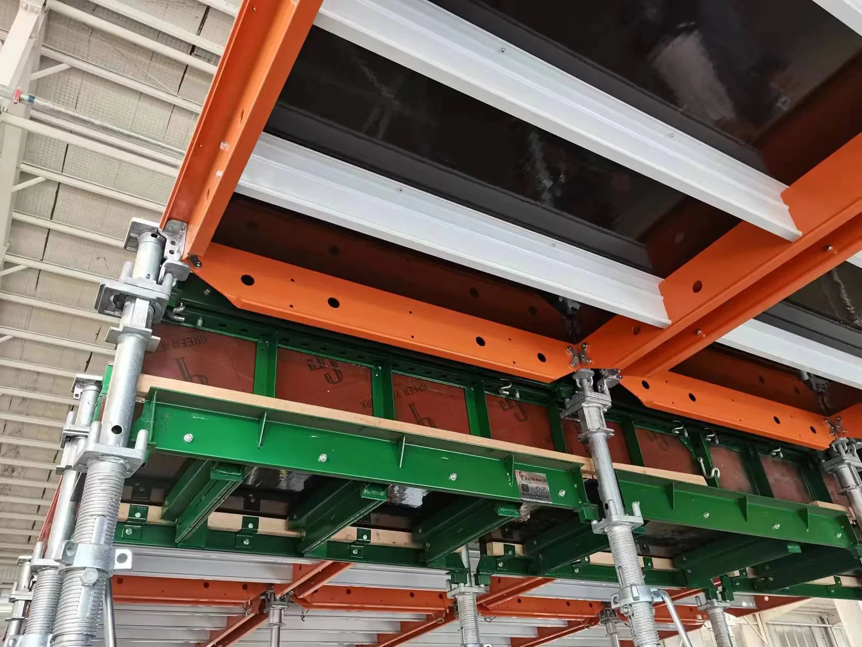 Flexible Slab Formwork with Expert Support for Apartment Construction Projects