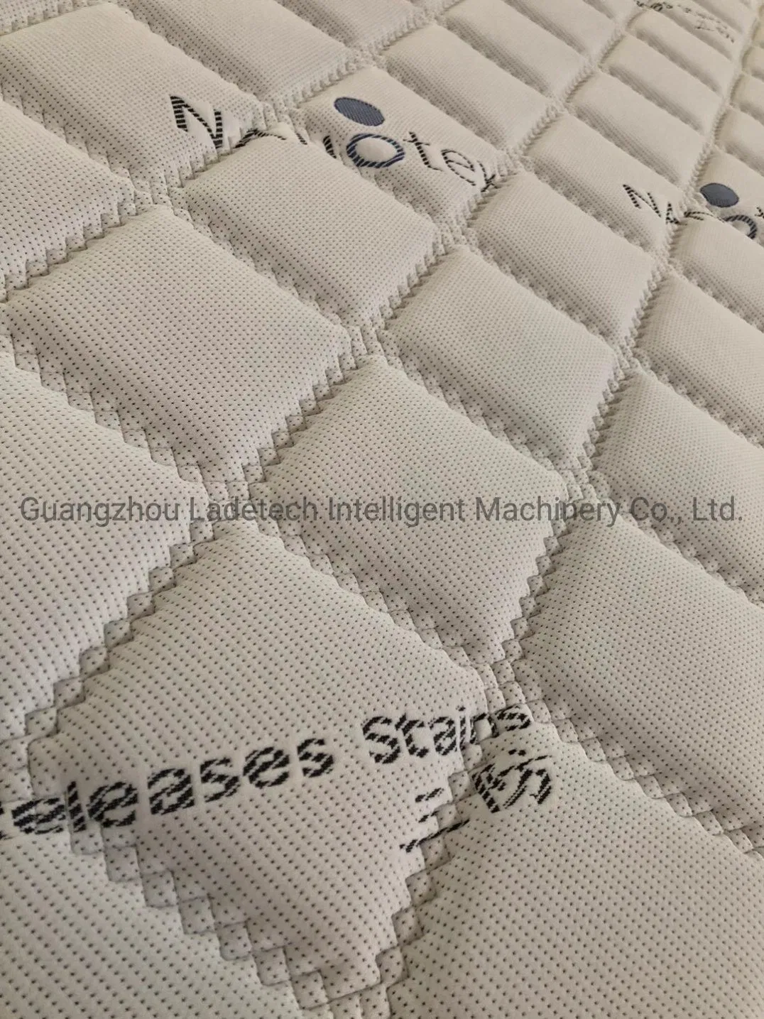 Mattress Knitted Topper Quilted Fabric With Multineedle Or Single Needle Pattern