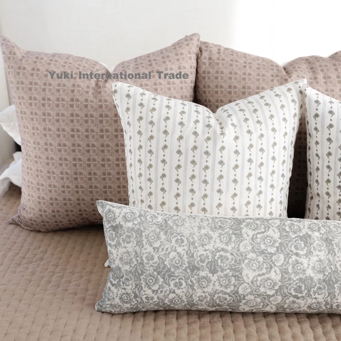 Yuki Decorative Square Print Soft Velvet Coussin Home Textile Pillowcase Bedding Cushion