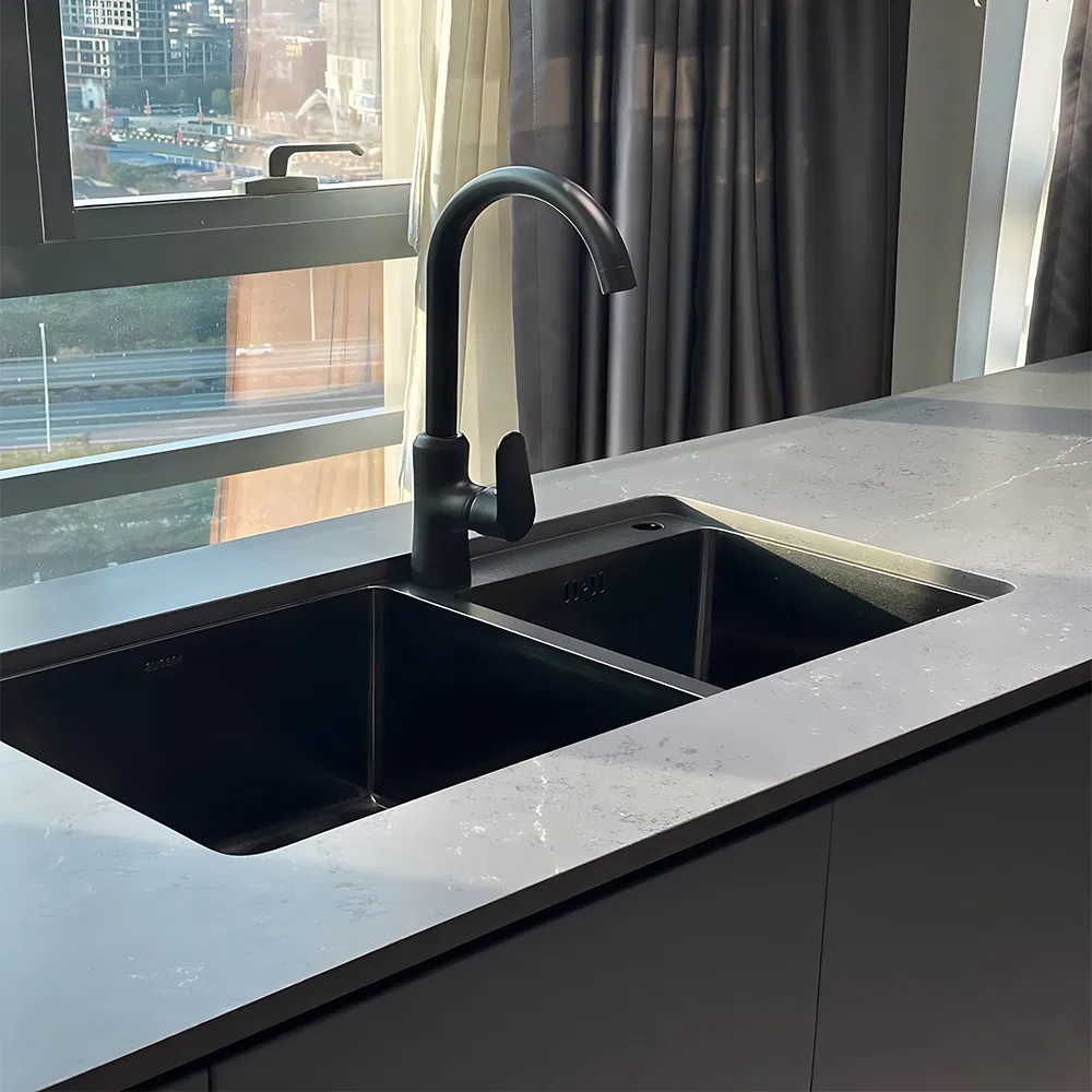 Modern Kitchen Countertop and Island with Durable Artificial Stone Finish