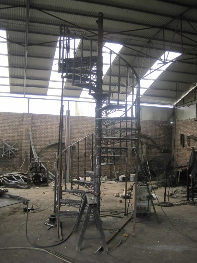 European Simple Style Decoration Wrought Cast Iron Spiral Stair (SYCI-065)