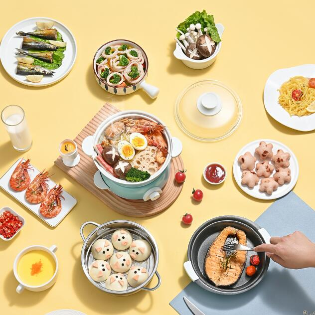 20cm Diameter Electric Mini Pot for Dormitory, 700W, for Convenient Meals