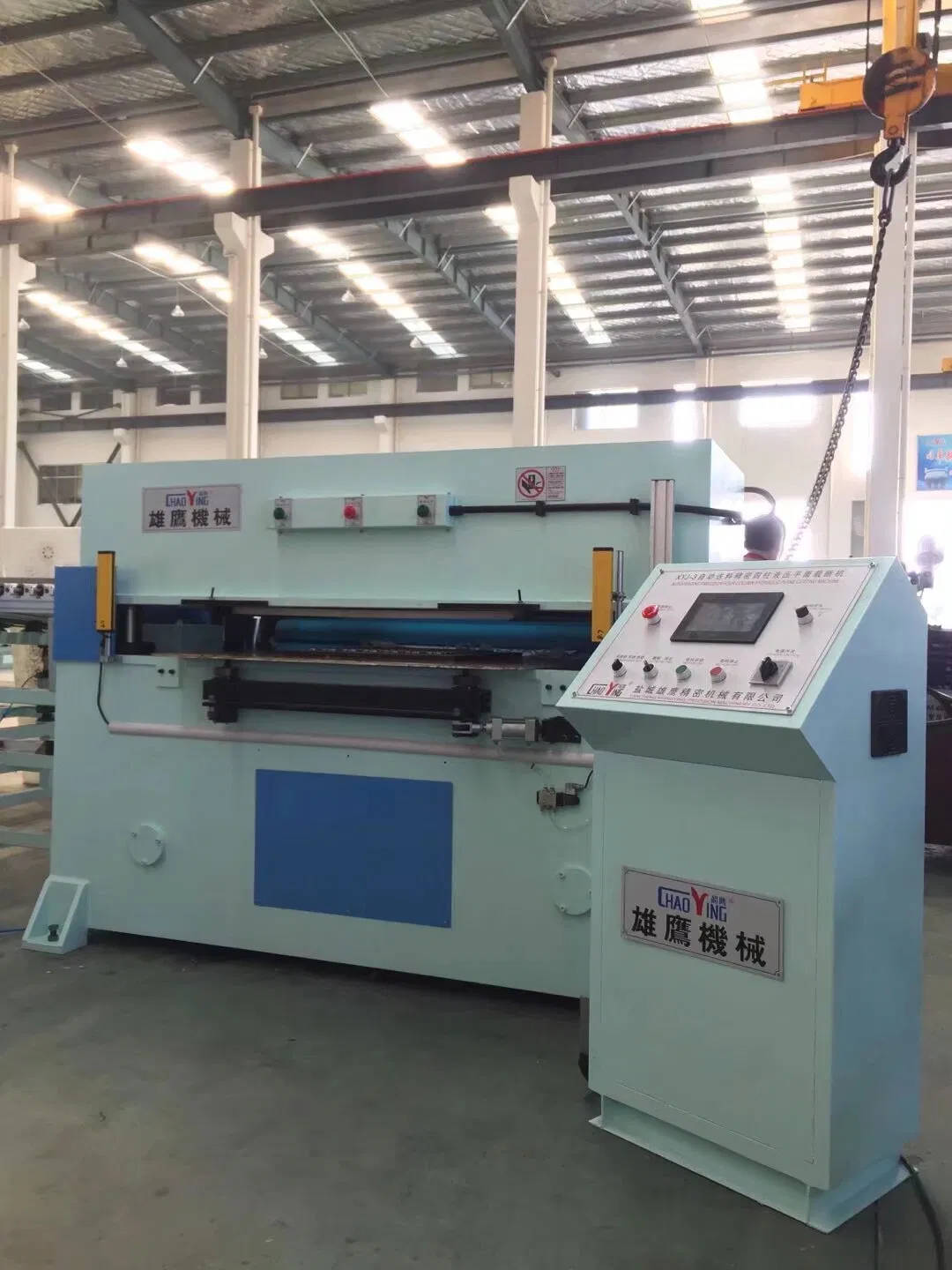 Auto-Feeding by Rubber Roll Hydraulic Press Cutting Machine for Carpet Textile Cleaning Supplies