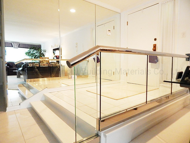 LED Frameless Glass Balustrade U Channel Glass Railing Aluminum Base Shoe Glass Railing for Indoor and Outdoor Application in Balcony Swimming Pool Fencing