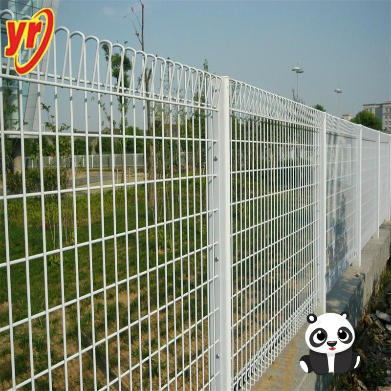 Cost Effective Curved Green Coated Welded Farm Fence