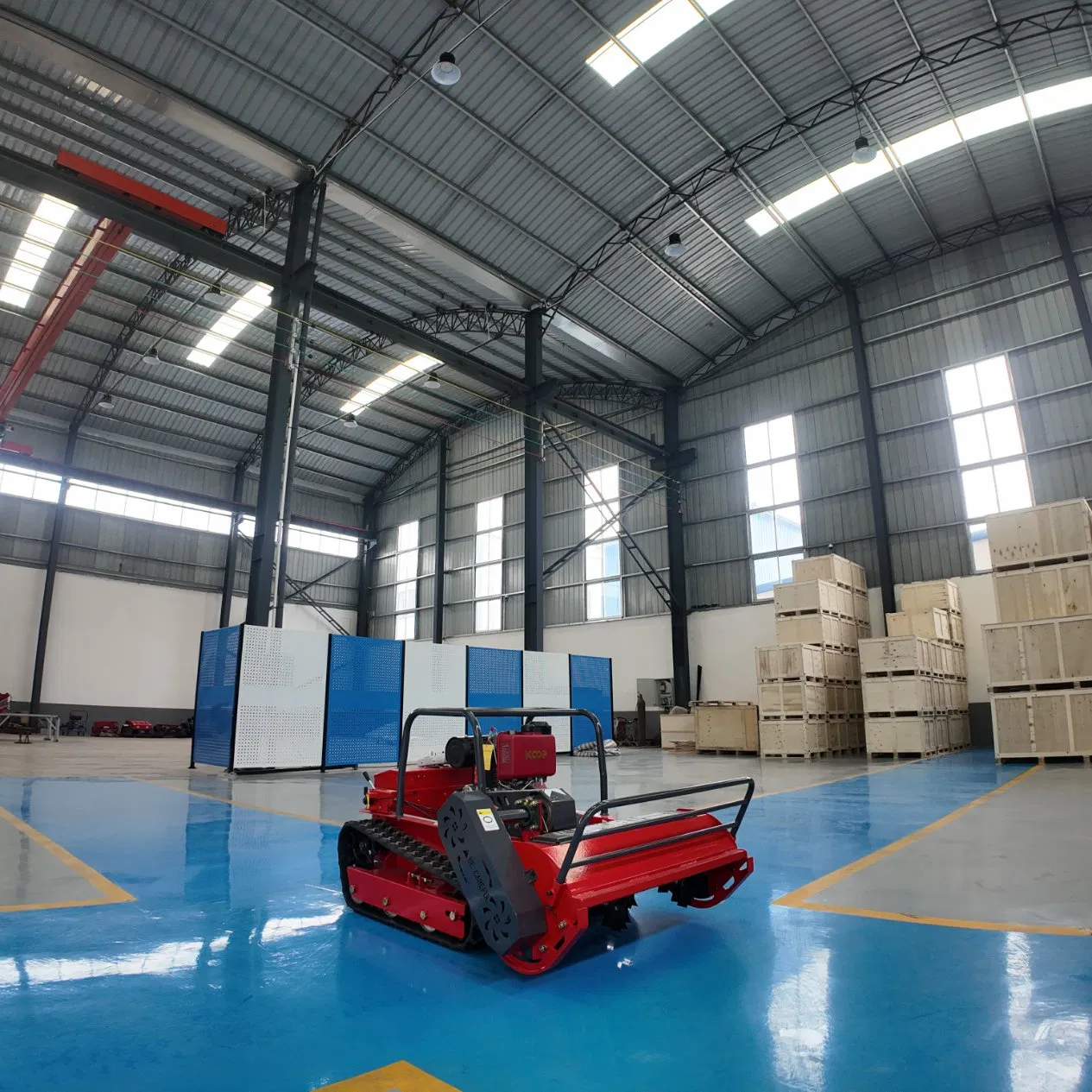 Wide Cutting Path 15HP Koop192f Euro V Diesel Robot Lawn Mower Crawler 1000mm Cutting Width 45° Slope Climbing Electric Start Remote Control Lawn Mower