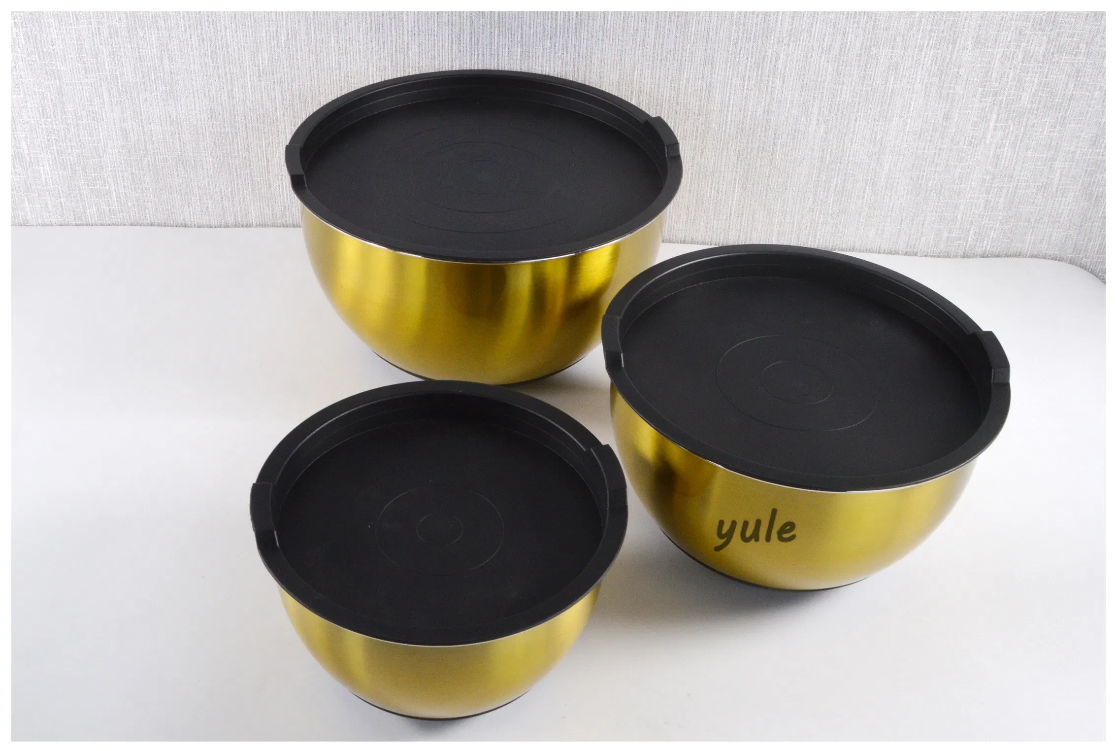 European Popular with Gold Coating Stainless Steel Mixing Bowl Deep Spray Paint Cuisine Accessories Salad Bowl with Silicone Bottom