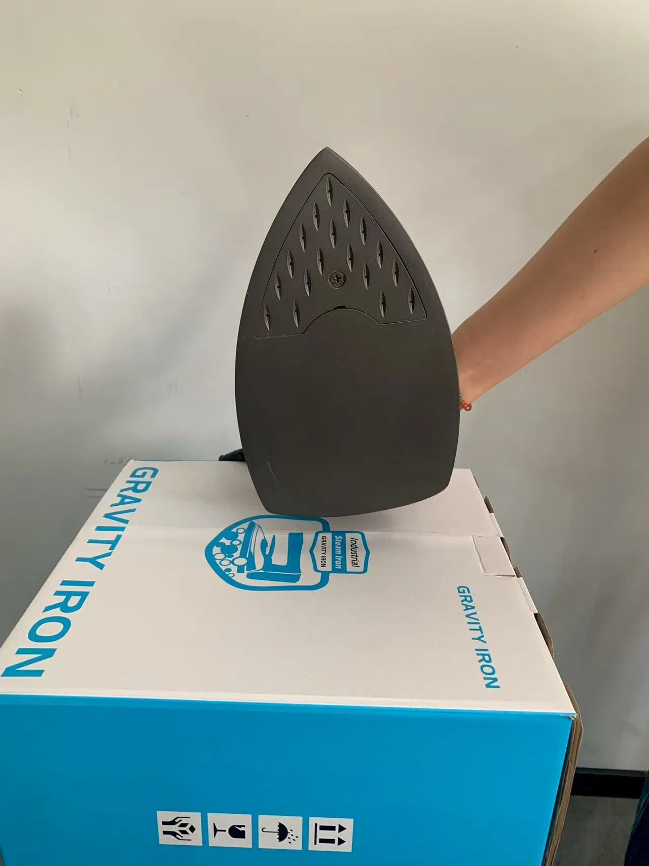 High-Performance Portable Clothing Iron with Steam Burst Technology