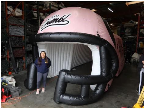 2023 New Custom Inflatable Helmet Tunnel Team Crumbl Cookies