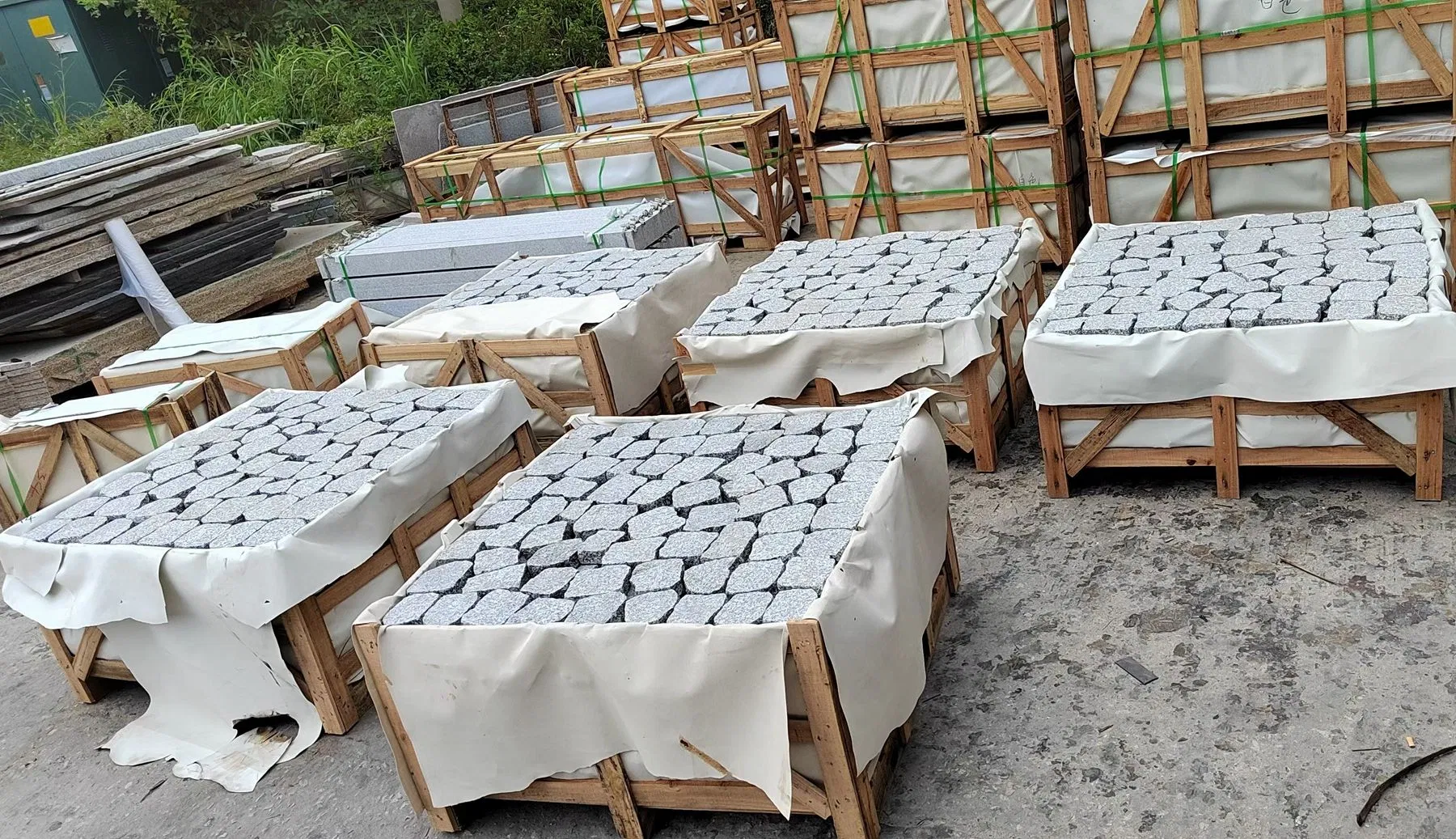 Red Granite Random Stone Flooring Paving Steping Stone for Garden