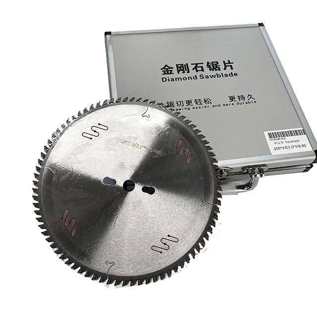 Алмазный диск 250 мм для резки дерева и мебельных панелей