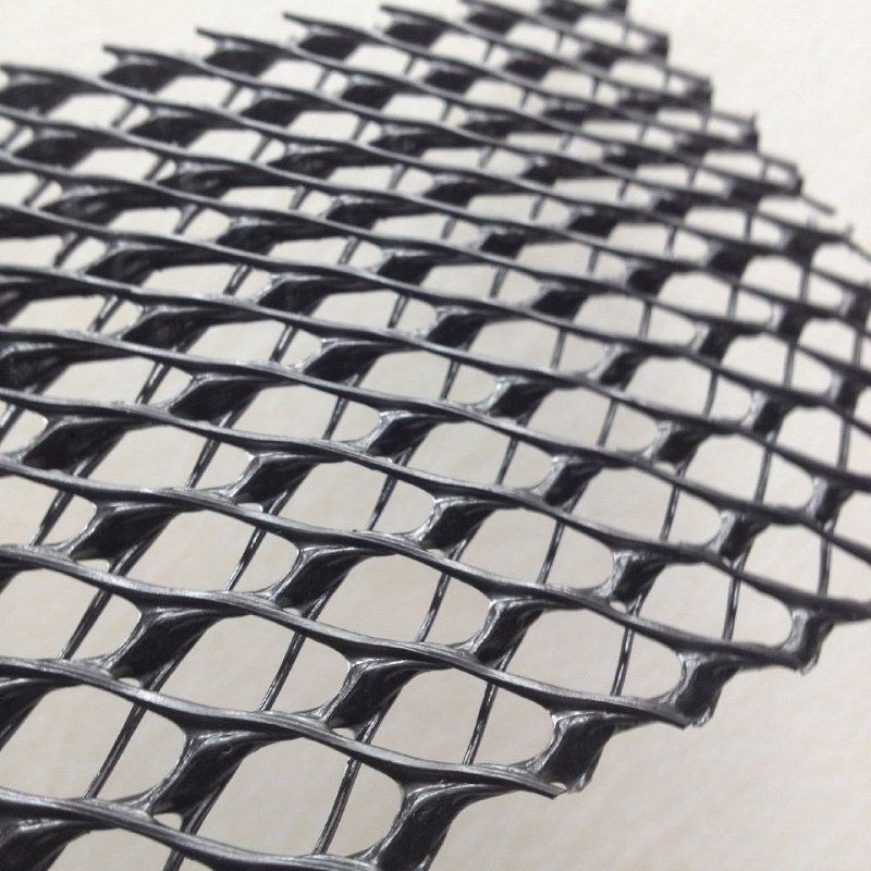 Customizable Tri-Dimensional Geocomposite Drainage Netting for Effective Water Management
