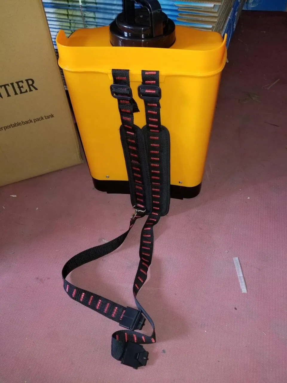 16L Double Reinforced Base Section Brass Outlet Fitting Heavy Duty Vinyl Encased Fire Sprayer