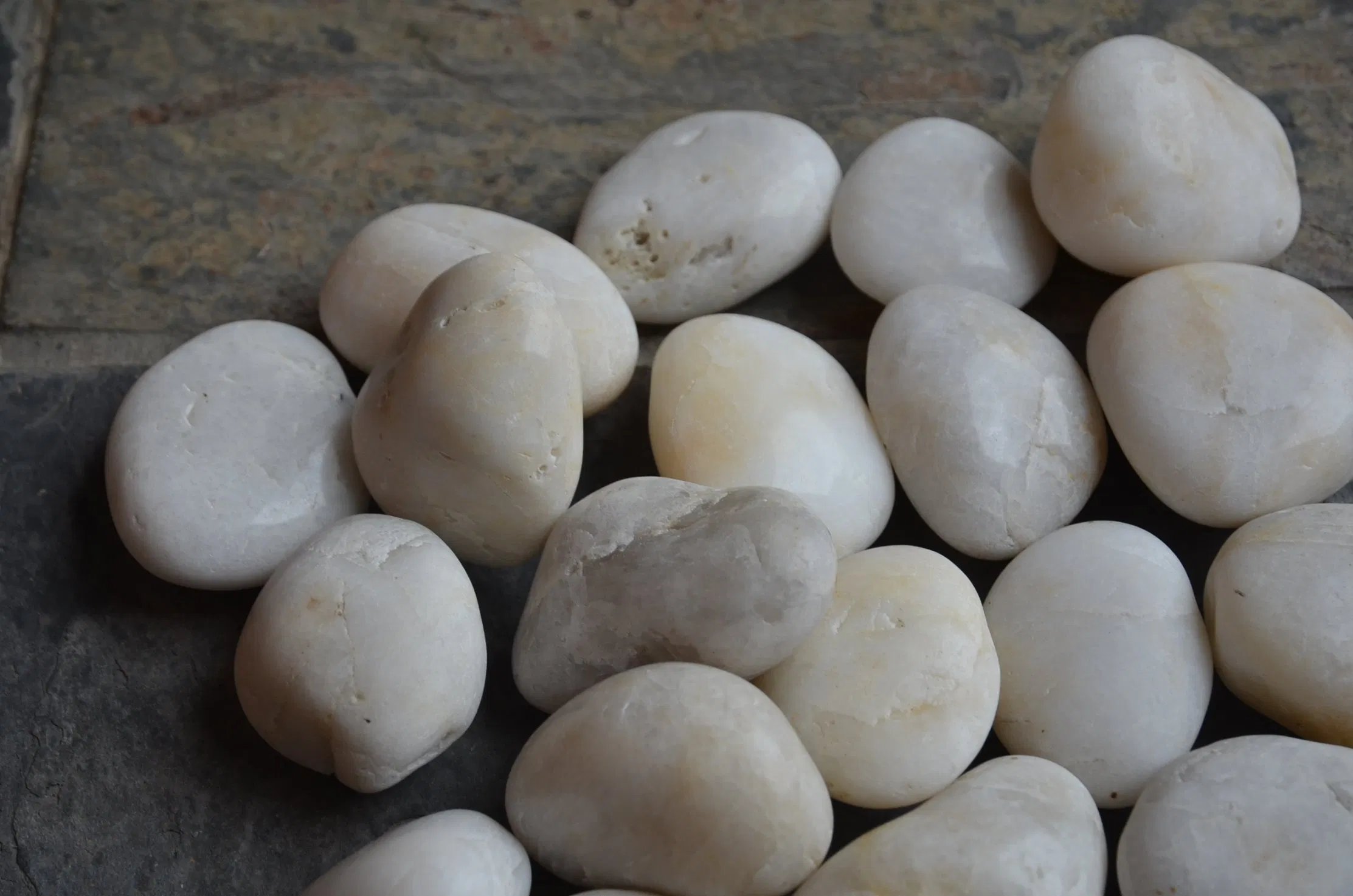 Garden Path and Bathroom Floor Decorative White Pebble Stone Tile