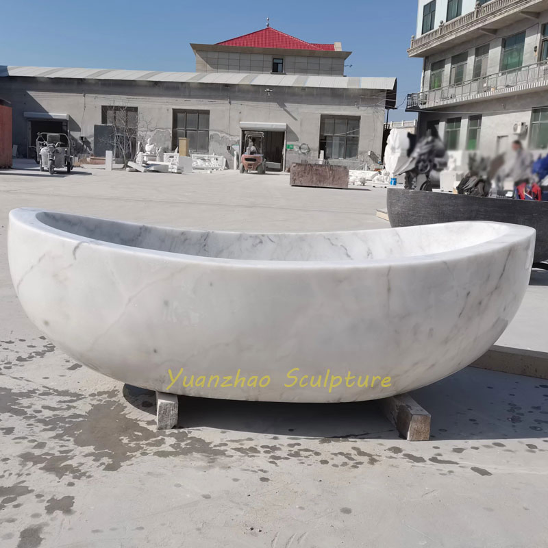 Белая мраморная ванна фристейдинг с гидромассажем