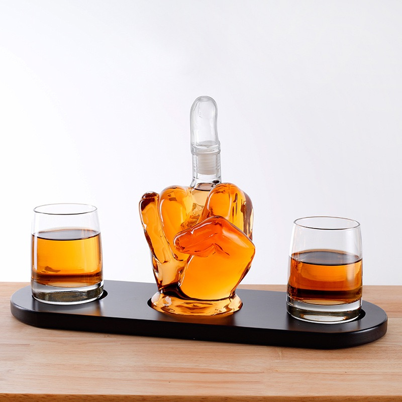 1000ml Capacity Handmade High Borosilicate Glass Middle Finger Shape Wine Whiskey Decanter with 330ml Drinking Cup for Home and Bar Use