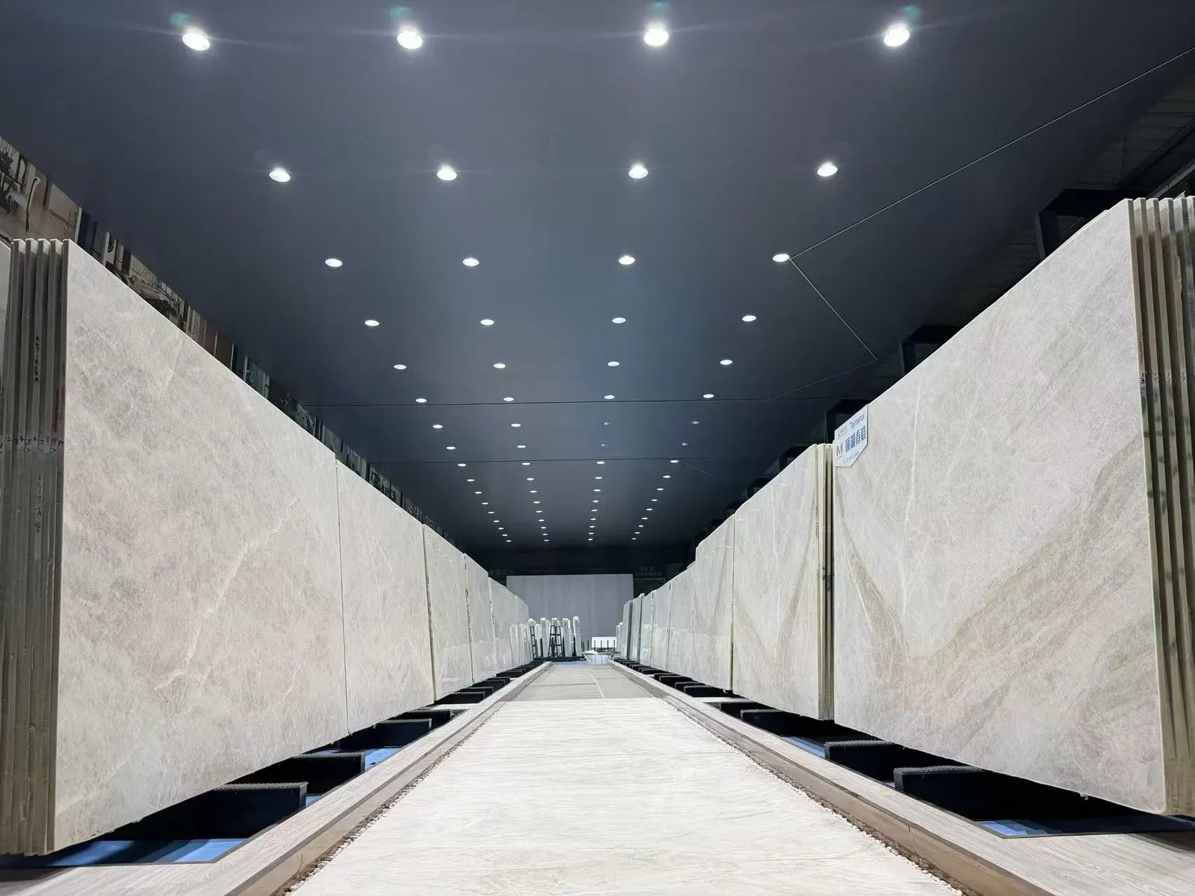 Luxury Polished Taj Mahal Quartzite Kitchen Countertops and Marble Slabs in 2cm