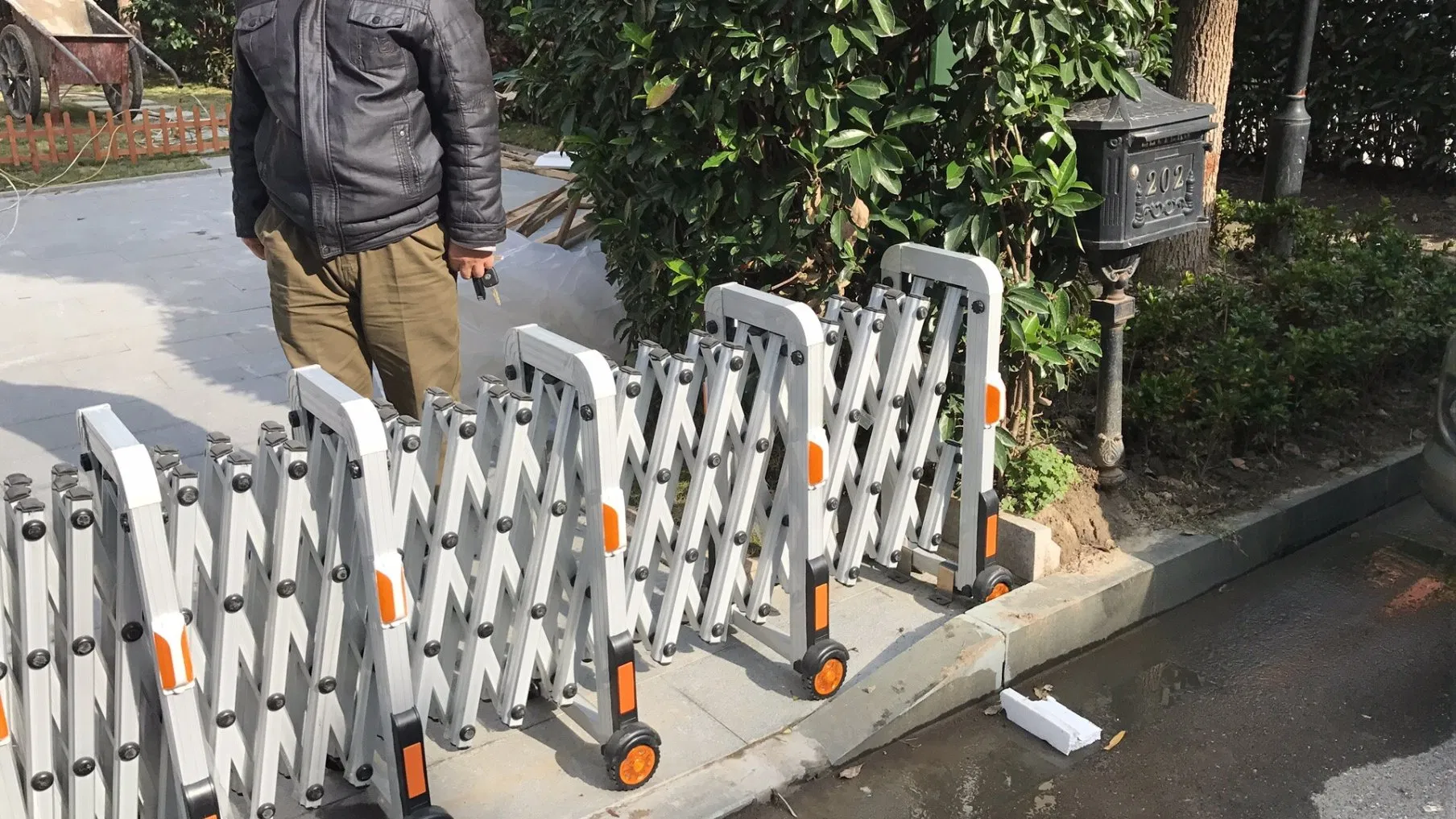 Innovative Design Aluminum Alloy Road Accordion Barrier for Road Barrier