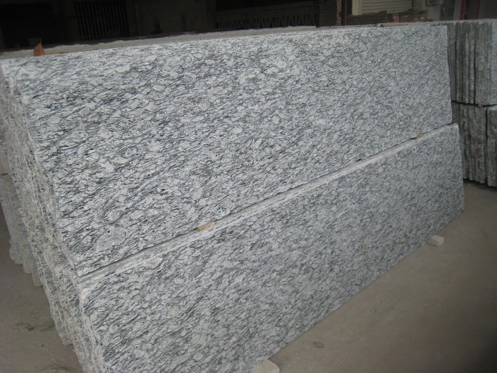 China Factory Manufacture Polished Spray White/Black/Yellow/Beige/Red Granite for Tiles/Floor/Paving Stone