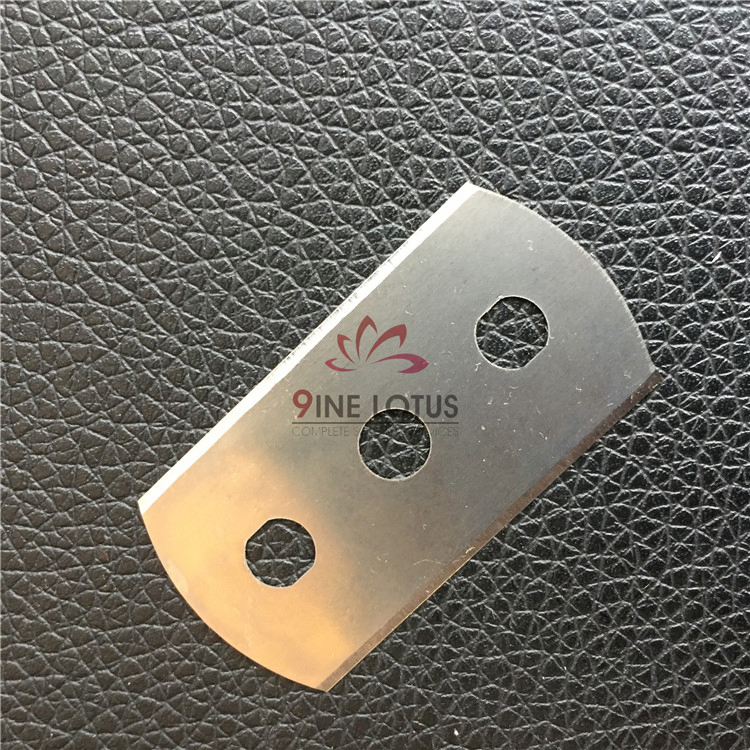 Крюк для резки тканей и шпагата с лезвиями