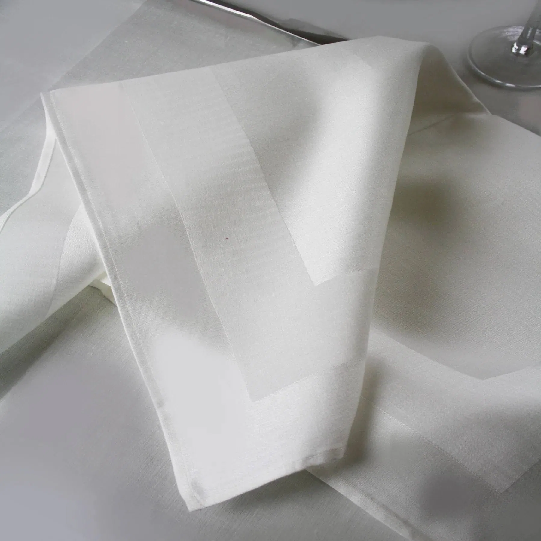 100% Cotton Custom Cloth Non-Disposable 5 Star Modern White Linen Napkins Fabric for Restaurants and Hotels
