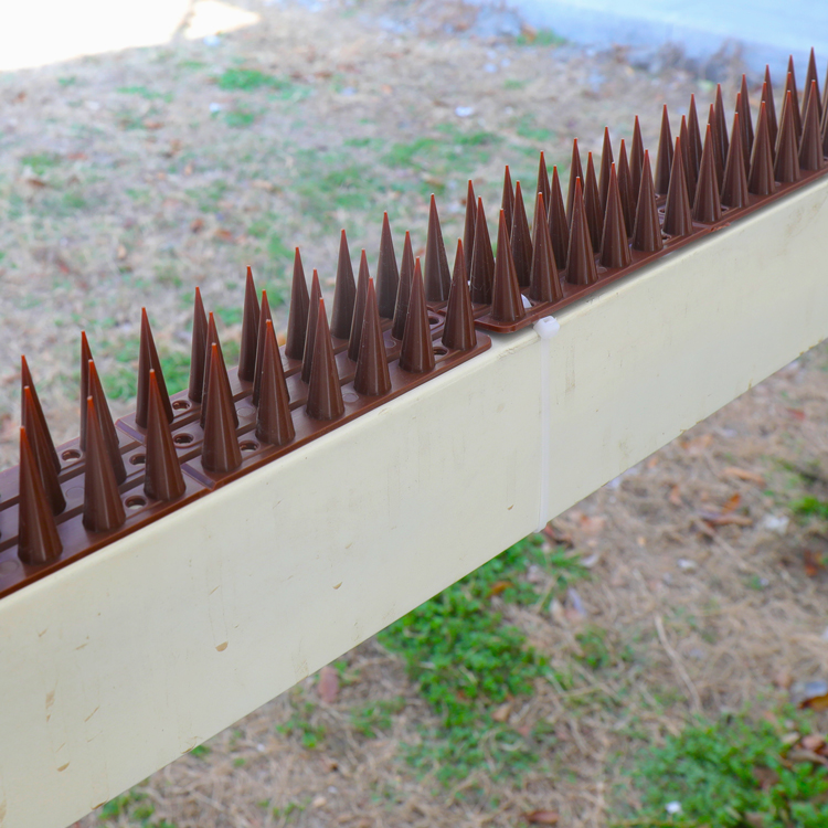 Шипы защитные от птиц и кошек для забора и стен