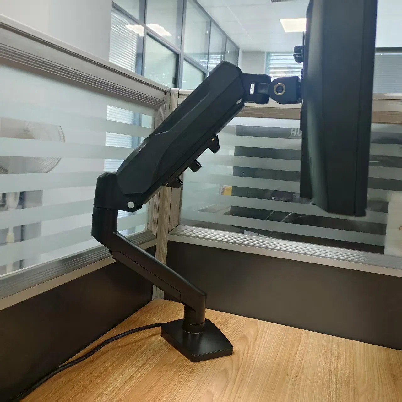 Кронштейн для монитора с газовой пружиной, черный