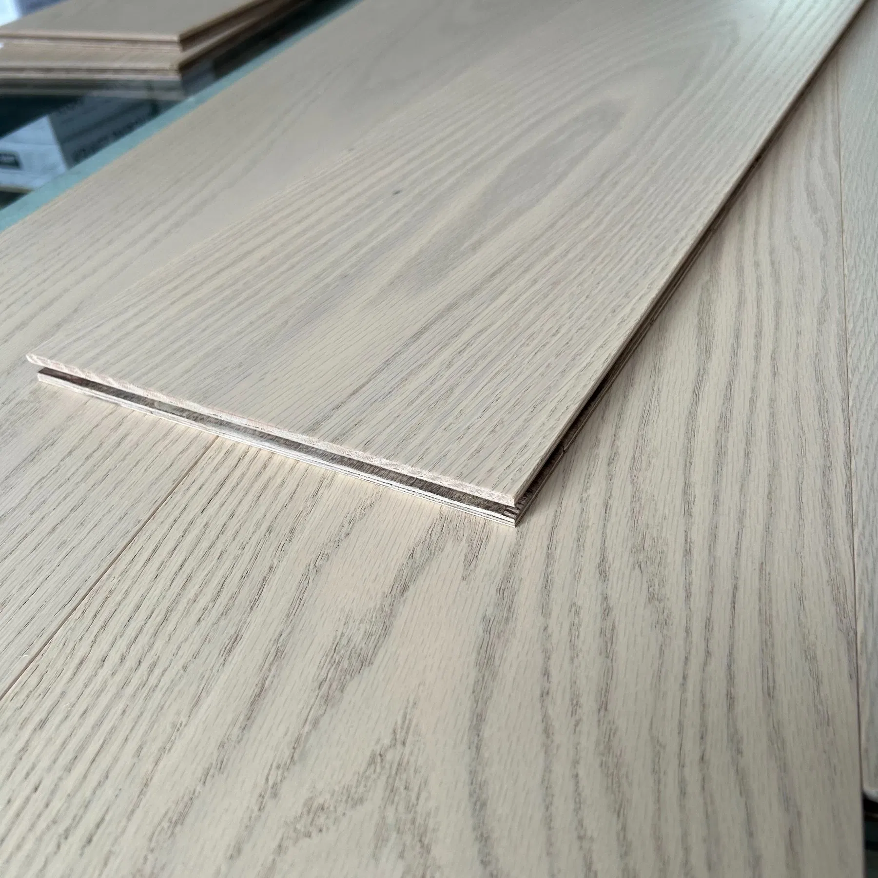 Oak Engineered Flooring Engineered Oak Flooring 3mm Wear Layer Wood Flooring European White Oak UV Lac