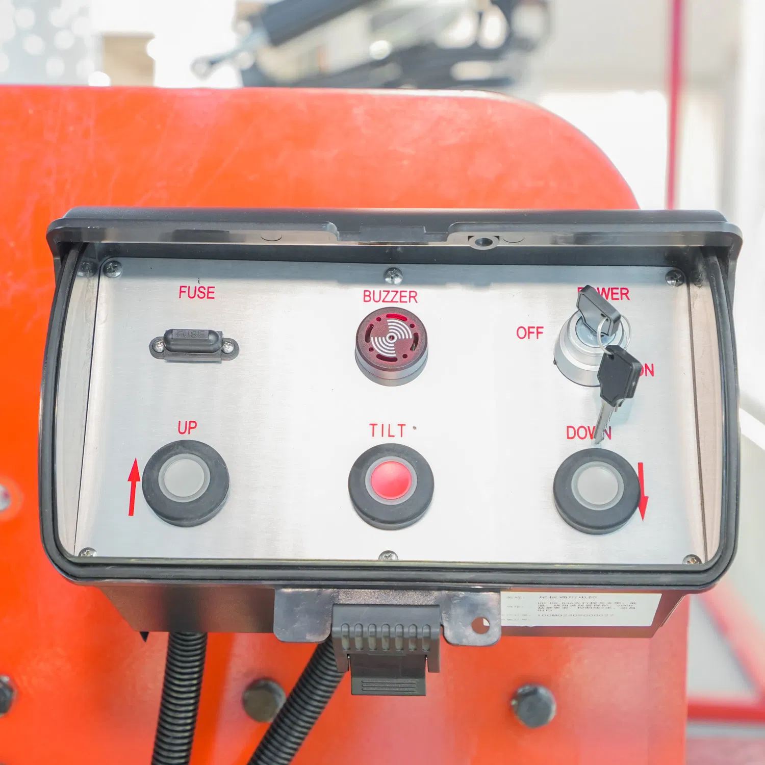 Алюминиевая платформа-подъёмник консольная, 1500 кг