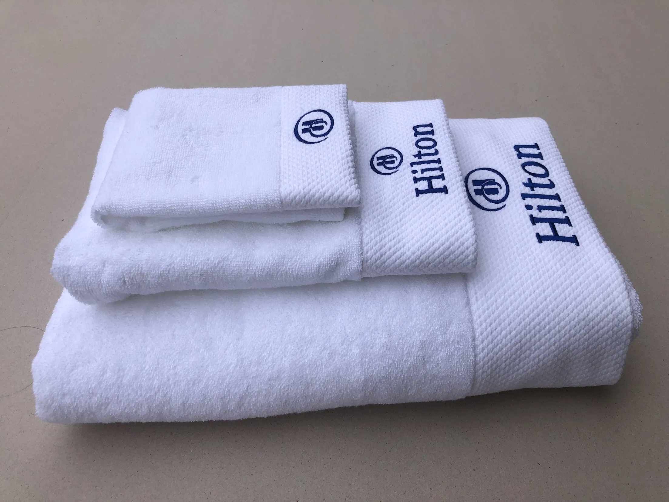 Quick Dry Hotel Bath Towel - Perfect for Adults and Gifting