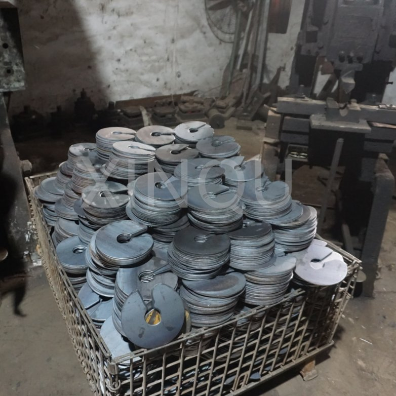 Винтовой анкер-якорь для тента, навеса, теплицы