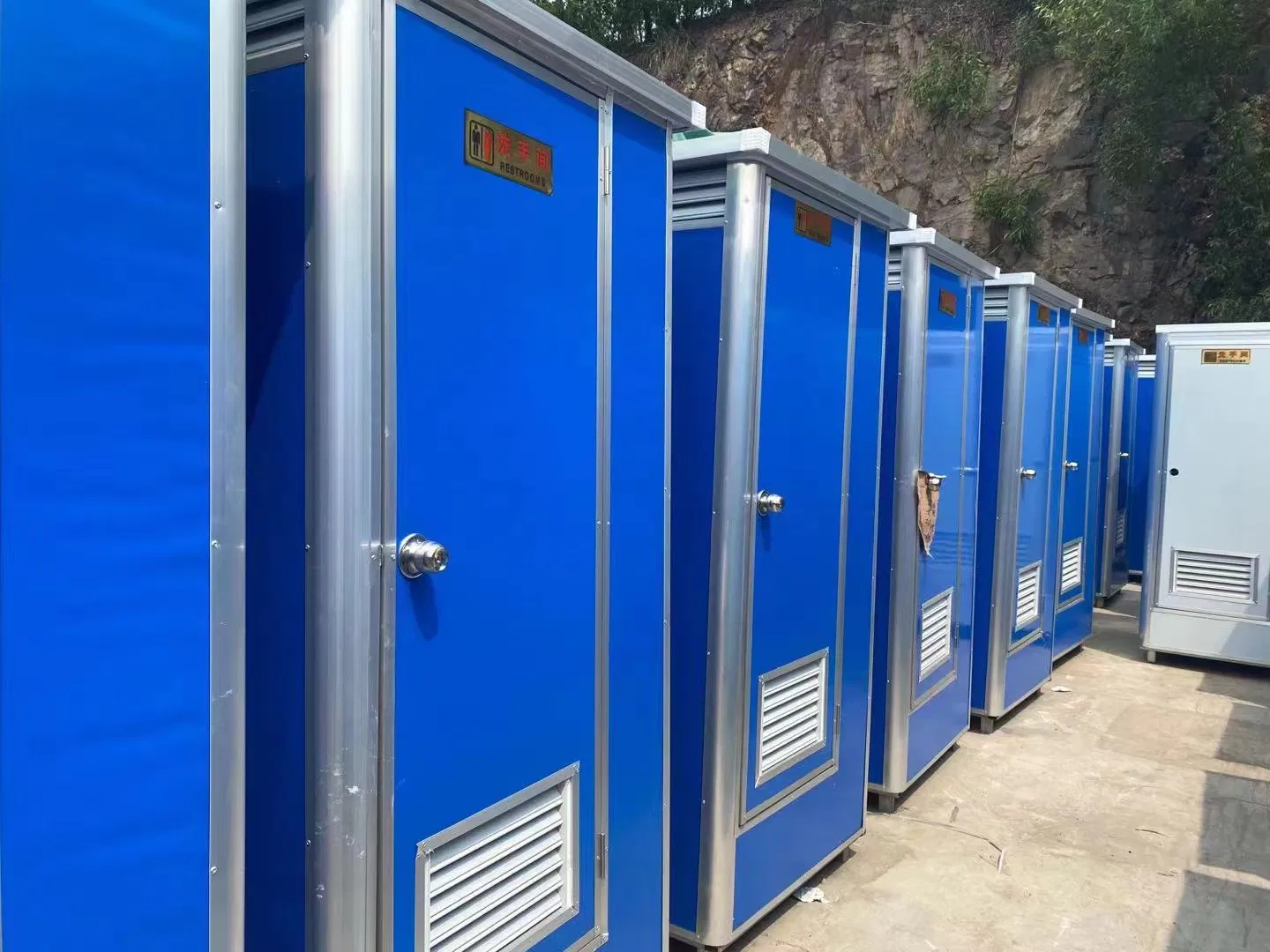 Prefabricated Movable Steel Mobile Toilet with Shower Room