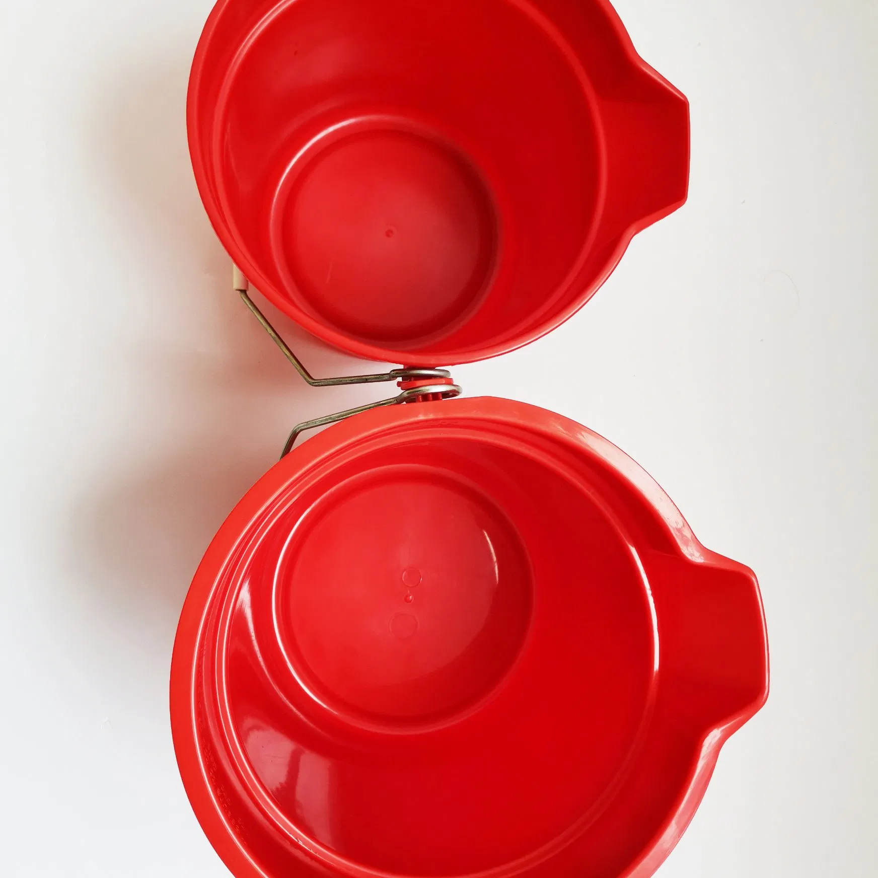 Commercial Products 10L Brute Heavy Duty, Corrosive-Resistant, Round Bucket for Hotels, Hospitals