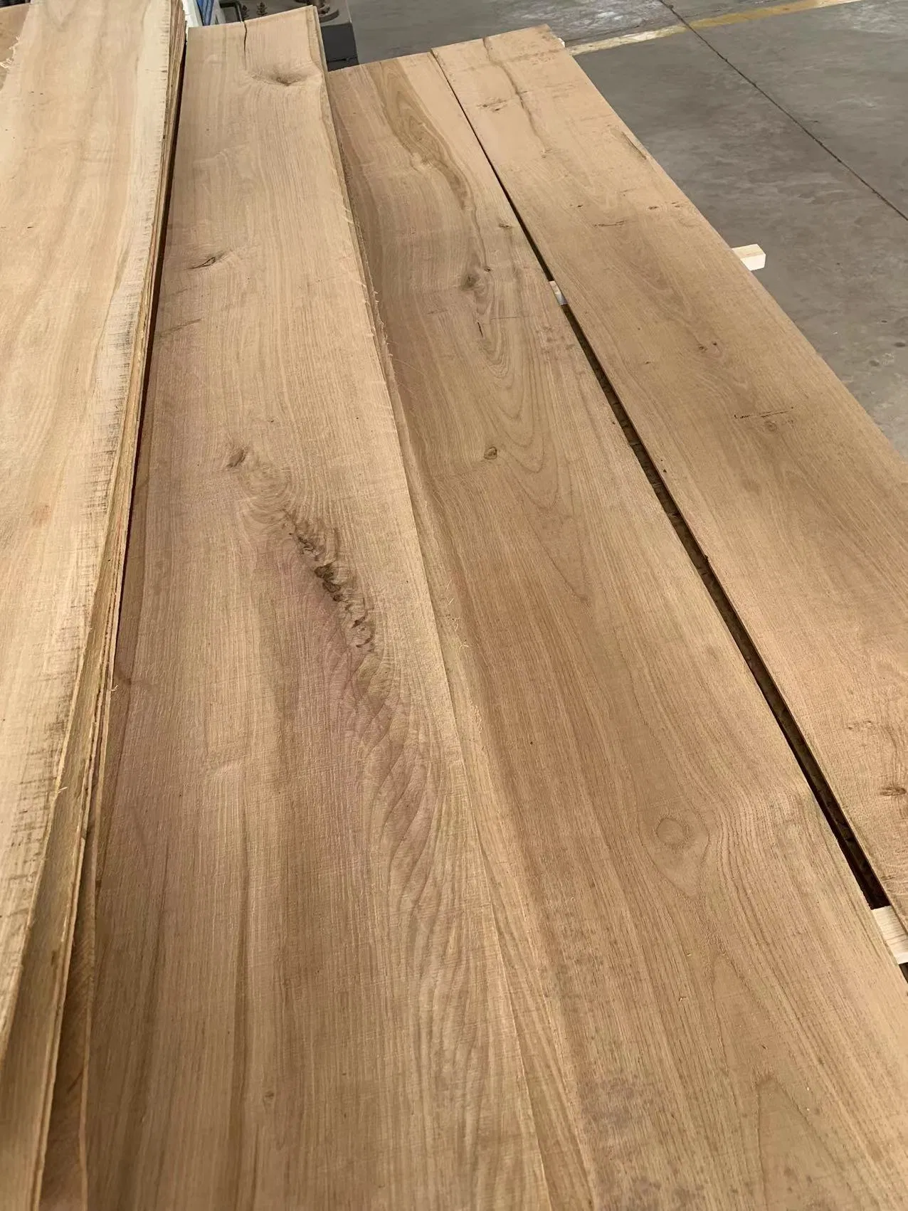 Factory Direct Sale Oak Veneer Wood Veneer for Flooring