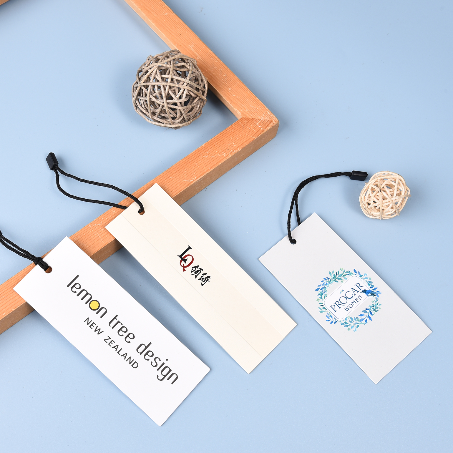 Бирка подвесная с логотипом для одежды