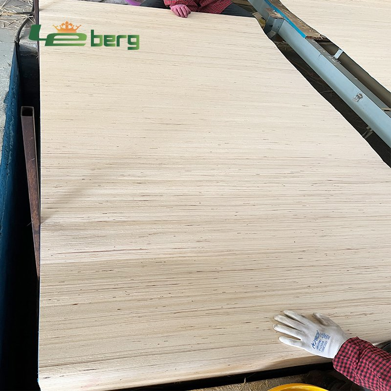 White Engineered Poplar Veneer/EV Veneer /Recon Veneer Thickness 0.1-1mm