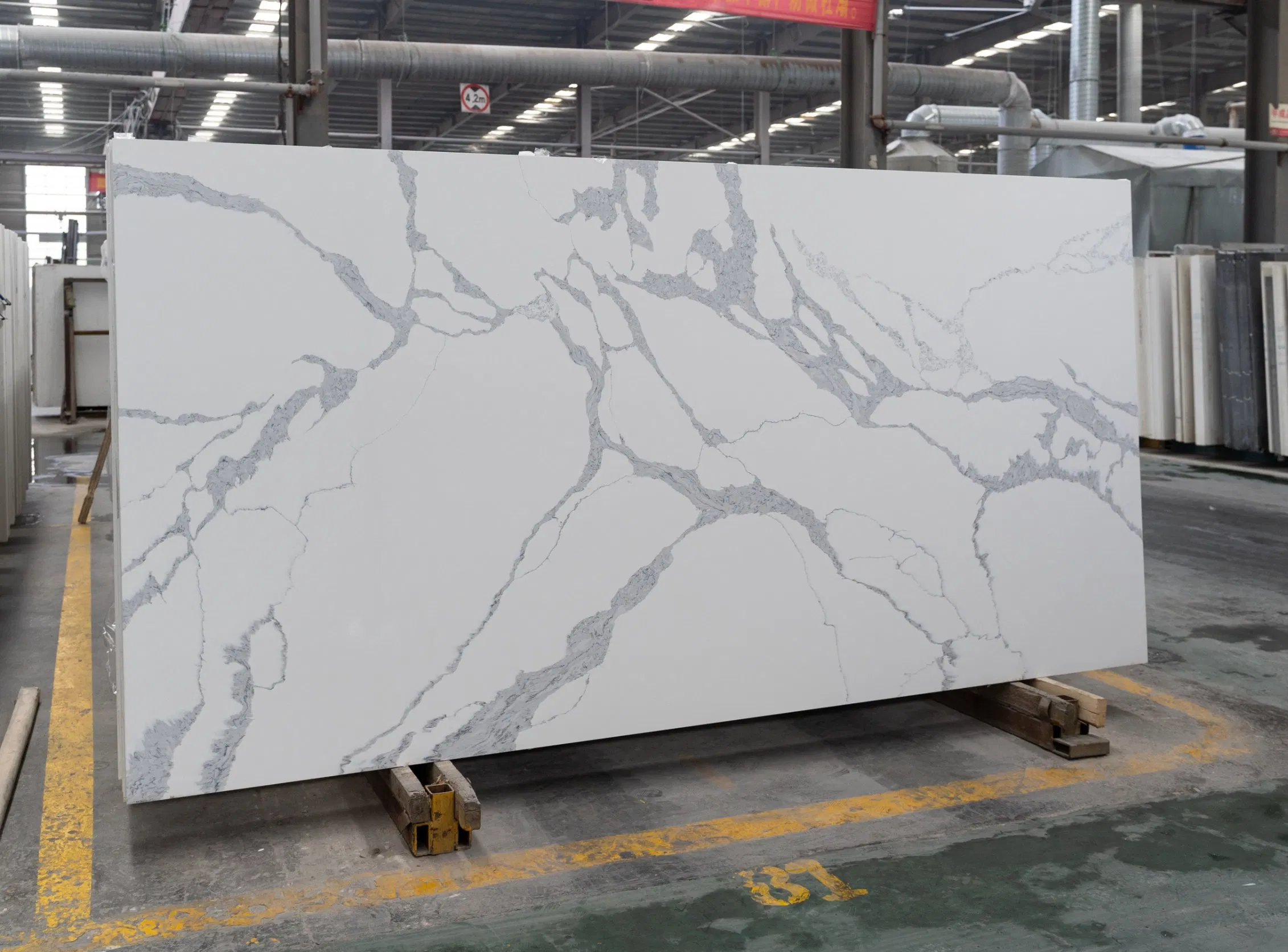 Customized Artificial Calacatta White 15 18 20 30 mm Thick Quartz Stone Slab Cuarzo Lamina