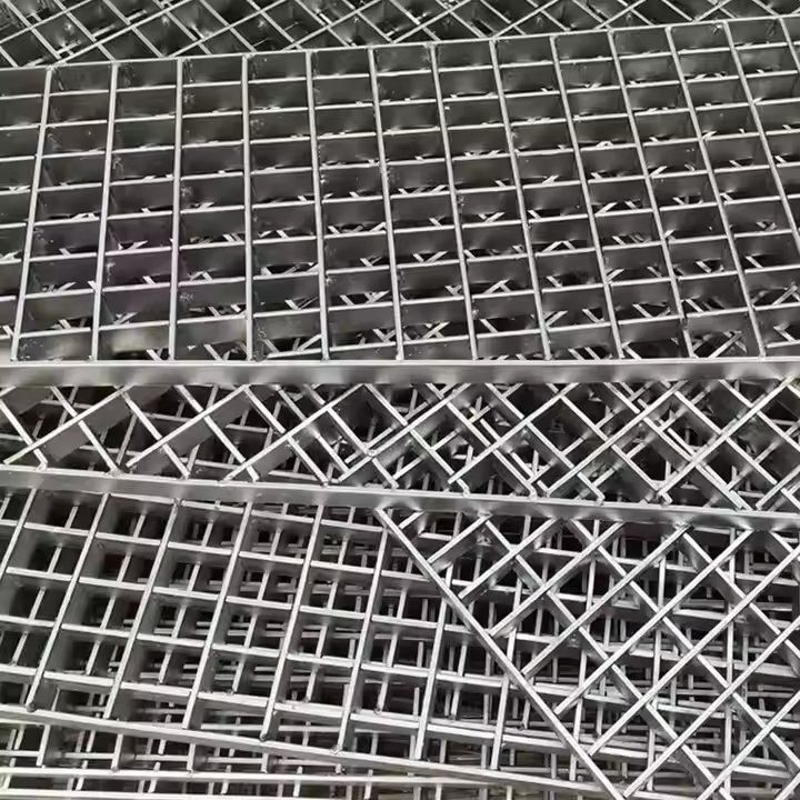 Galvanized Steel Grating Livestock Flooring Canal Cover Pedestrian Walkway
