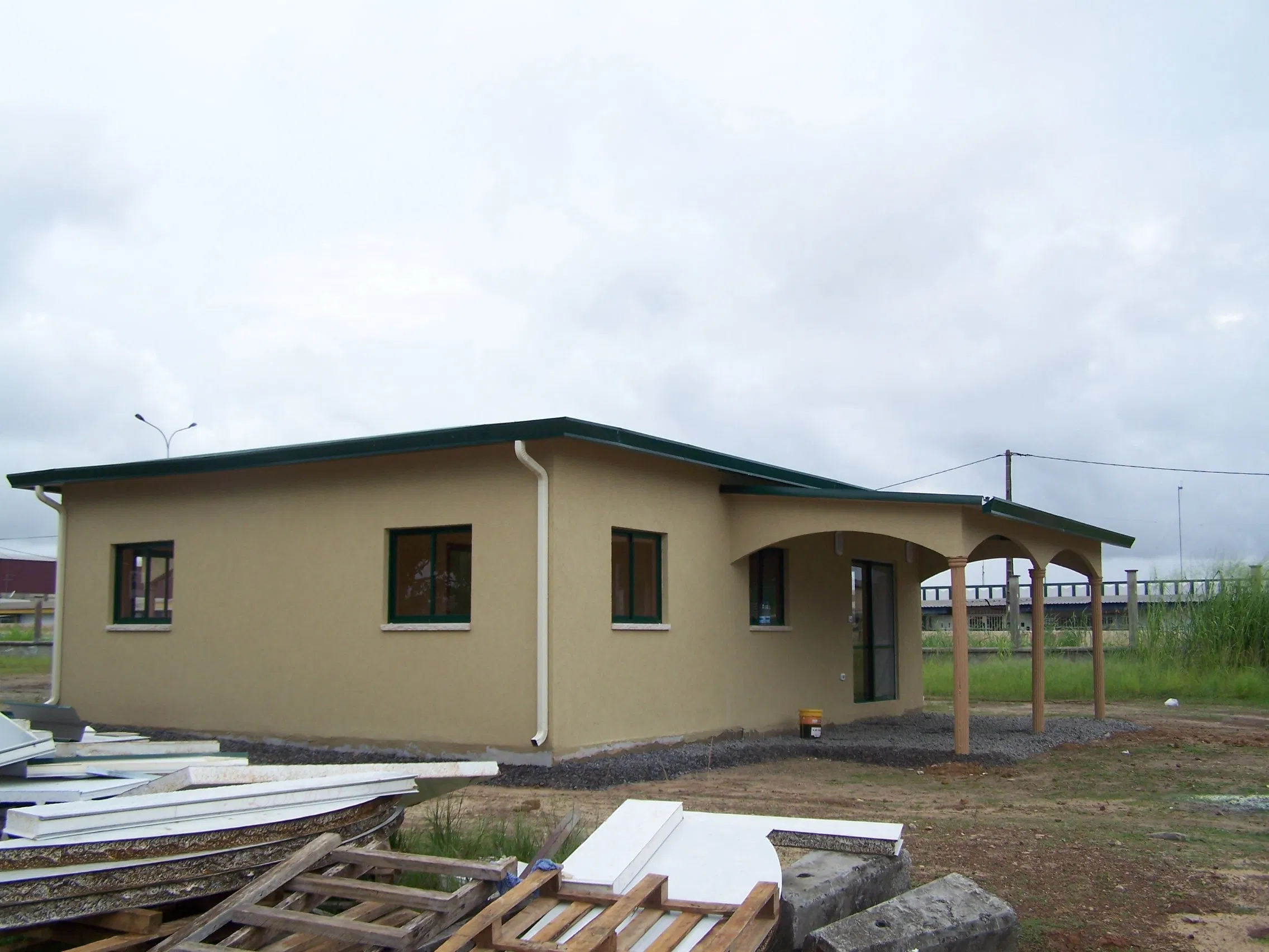 Free Design Light Gauge Steel Frame Prefab House with 3 Bedrooms Garage